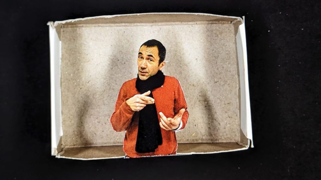 black hole - Pourquoi je n'ai jamais été une rose - Arnaud Deshayes - festival Jean Rouch hors les murs - ethnologie - le lieu documentaire-portrait copie