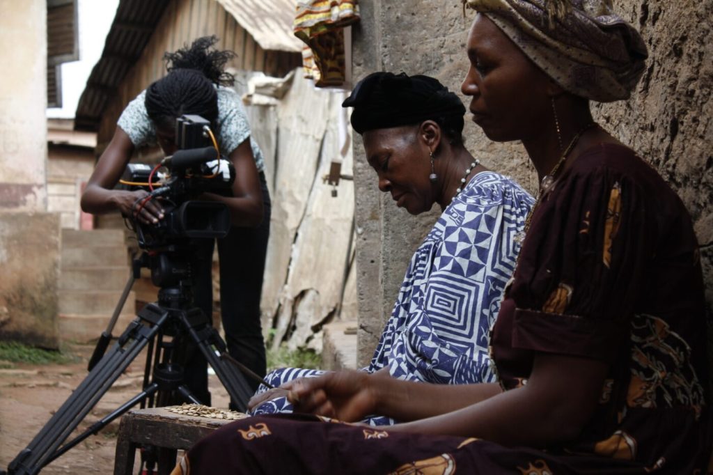 04_Les deux visages d'une femme Bamiléké - Rosine Mbakam - le lieu documentaire