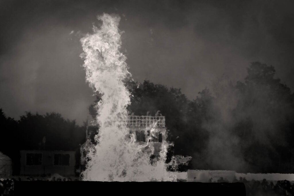 NUL SOLEIL. MAIS LE FEU - exposition photographie - Alain Willaume - stimultania - le lieu documentaire